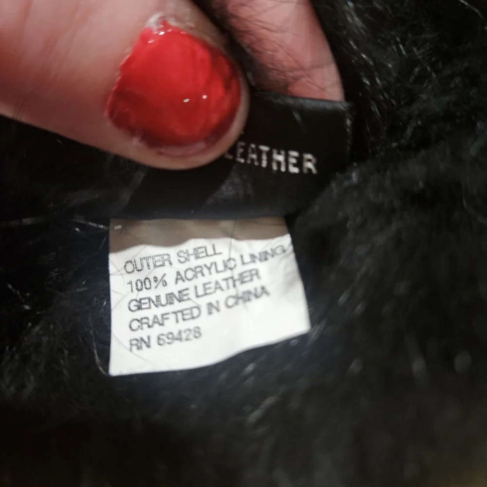 Wilsons Leather Genuine Leather Gloves with Fur Cuff – Size S/M